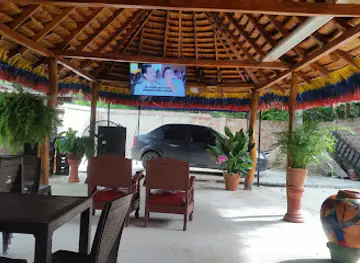MENCHOS TRAGOS Y LICORES