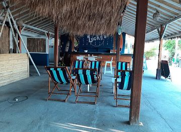 indonesia/gili-islands/bar/luckys-bar