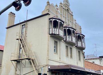 australia/darling-downs/bar/the-grand-bar-in-hotel-norville