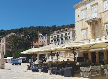 croatia/hvar/bar/archie-s-bar