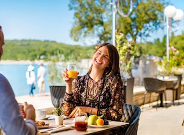 croatia/banovina/bar/lounge-bar-veya