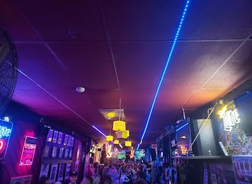 ohio/dayton/oregon-district/bar/hole-in-the-wall