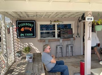 florida/cedar-key/bar/fishbonz-on-third