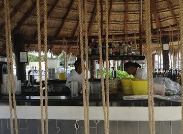 mexico/playa-del-carmen/punta-esmeralda/bar/columpios-bar