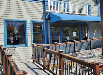 rhode-island/beavertail-state-park/bar/slice-of-heaven