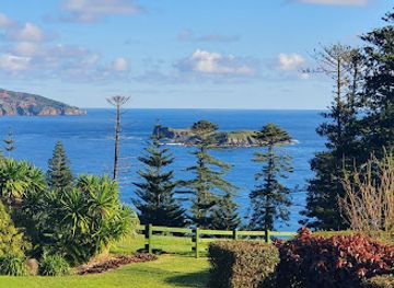 norfolk-island/selwyn-reserve/bar/endeavour-lodge
