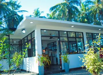 sri-lanka/puttalam-district/bar/pub-sira-beach-house