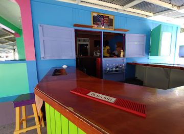 saint-vincent-and-the-grenadines/saint-patrick/bar/rendezvous-lounge