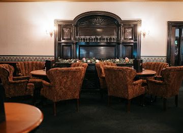 new-hampshire/white-mountains/bar/library-lounge-at-stonehurst-manor