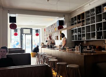 denmark/copenhagen/frederiksberg/bar/bird