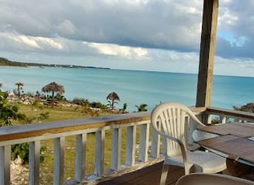 the-bahamas/eleuthera-island/bar/el-karaka-glass-window-bar-grill