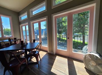 washington/lake-chelan/bar/cj-s-grill