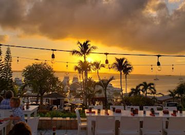 the-bahamas/harbour-island/bar/acquapazza-wine-bar-ristorante