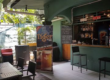 timor-leste/dili/comoro/bar/spooners-bar-and-grill