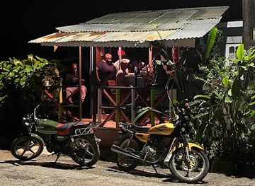 jamaica/north-coast/bar/donnas-family-bar