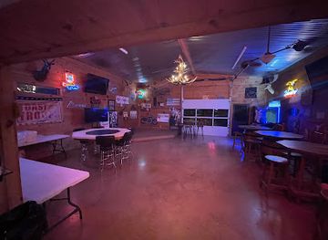 texas/piney-woods/bar/headwater-saloon