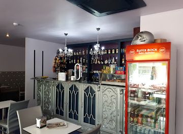 portugal/guimaraes/bar/purpura