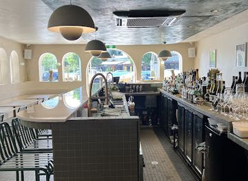 australia/gold-coast/burleigh-heads/bar/the-malibu-racquet-club