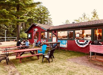 wisconsin/glacial-lake-wisconsin/bar/pine-isle-lodge