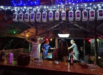 thailand/koh-tao/bar/metal-sheet-food-drink