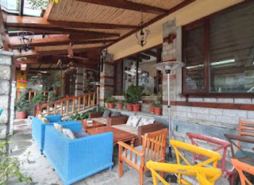 india/manali/old-manali/bar/johnson-bar-and-restaurant