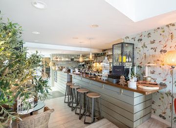 france/avignon/avignon-old-town/bar/le-central-bar