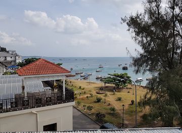 tanzania/stone-town/forodhani-gardens/bar/patamu-tatu