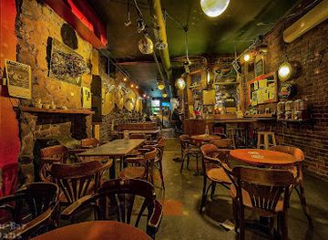 canada/quebec-city/saint-jean-baptiste/bar/fou-bar