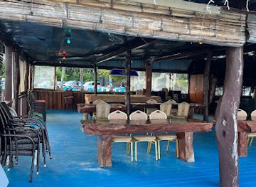 palau/ngerulmud/bar/riptide-beach-bar-grill