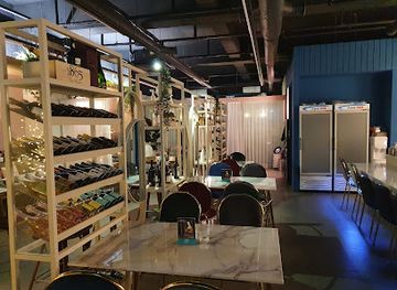 south-korea/jeonju/bar/afternoon-wine