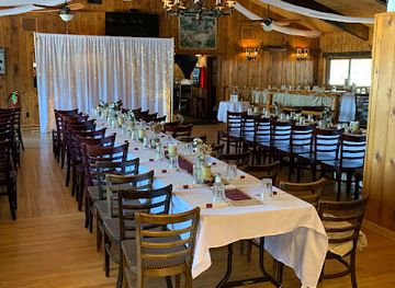 Vacationaire Resort & Clancy's on Island Lake