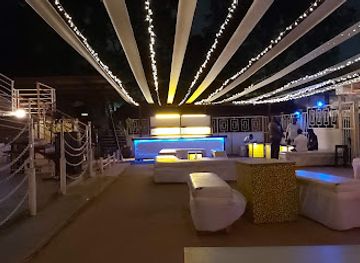 ghana/accra/cantonments/bar/rockz-waakye