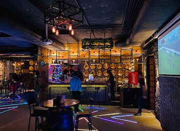 india/hyderabad/hussain-sagar/bar/head-quarters-rest-o-bar