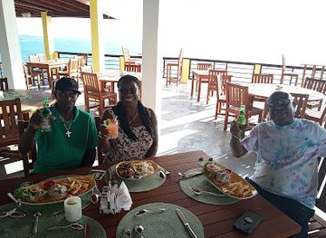 grenada/carriacou-and-petite-martinique/bar/cassada-bay-resort-the-lookout-lounge-restaurant-bar