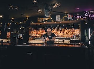 australia/central-highlands/bar/jolene-s-sydney