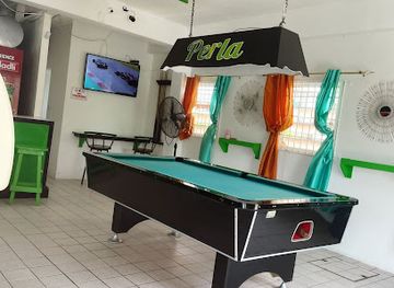 antigua-and-barbuda/dickenson-bay/bar/larry-and-perla-bar