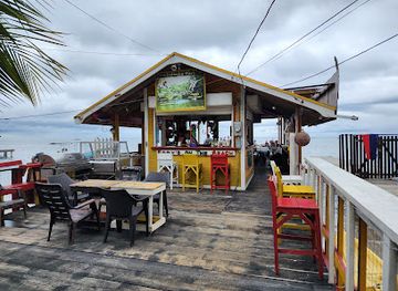 honduras/cayos-cochinos/bar/eddy-s-on-the-beach