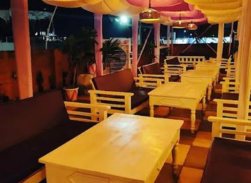 india/central-india/bar/de-martini-lounge