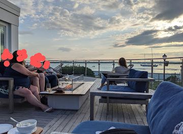 rhode-island/beavertail-state-park/bar/the-regent-lounge-firepit