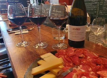 france/burgundy-vineyards/bar/la-cave-se-rebiffe