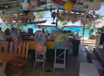 sint-maarten/simpson-bay/bar/driftwood-boat-bar