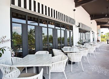 singapore/sentosa/siloso-beach/bar/ola-beach-club