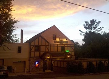 ohio/punderson-state-park/bar/greenville-inn