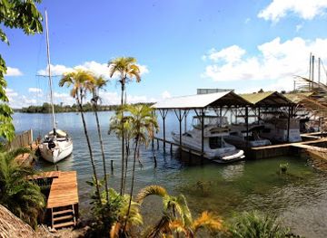 guatemala/livingston/bar/mar-marine-yacht-club