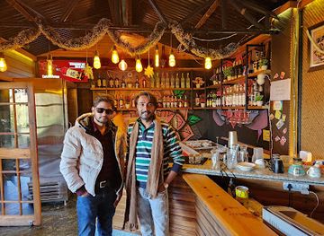 india/himalayan-mountains/bar/cafe-on-the-rocks