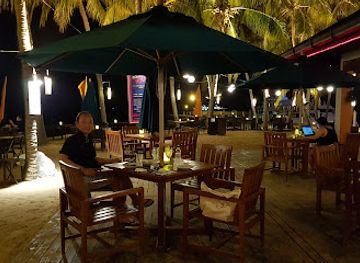 malaysia/borneo/bar/breeze-beach-club