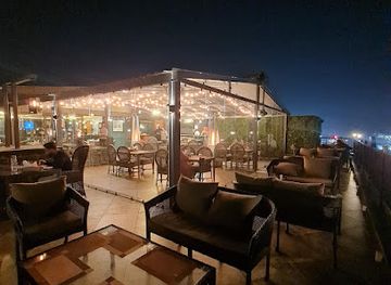india/kashmir-valley/bar/the-waterfront