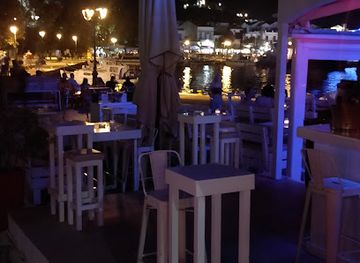 greece/skiathos/bar/the-king-queen