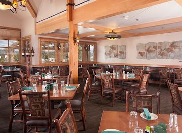 montana/yellowstone-national-park/bar/old-faithful-snow-lodge-obsidian-dining-room