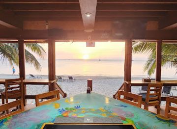 honduras/bay-islands/bar/the-boat-bar